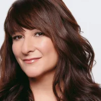 Kate Davis Keynote Speaker | Comedian | Podcast Host | Writer